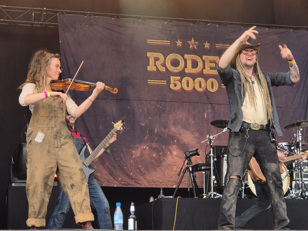 Rodeo 5000 live