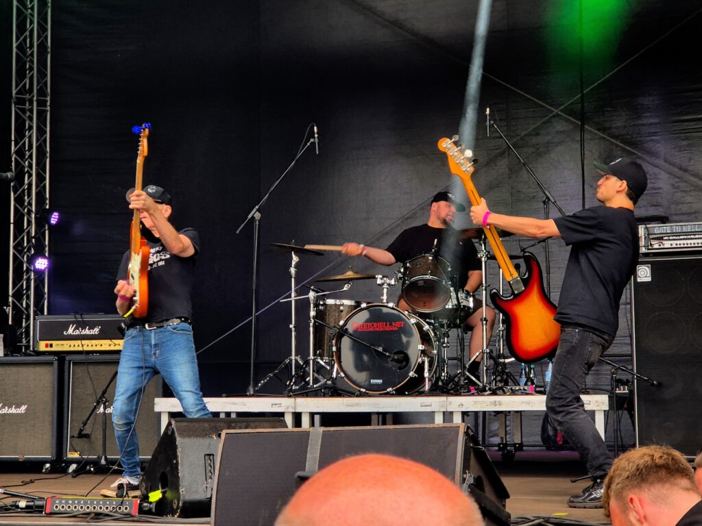 The Queers live