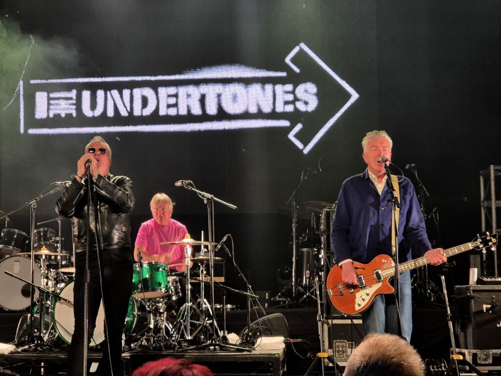 The Undertones live
