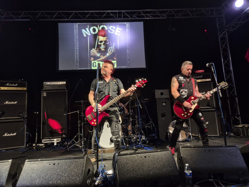 Noose live