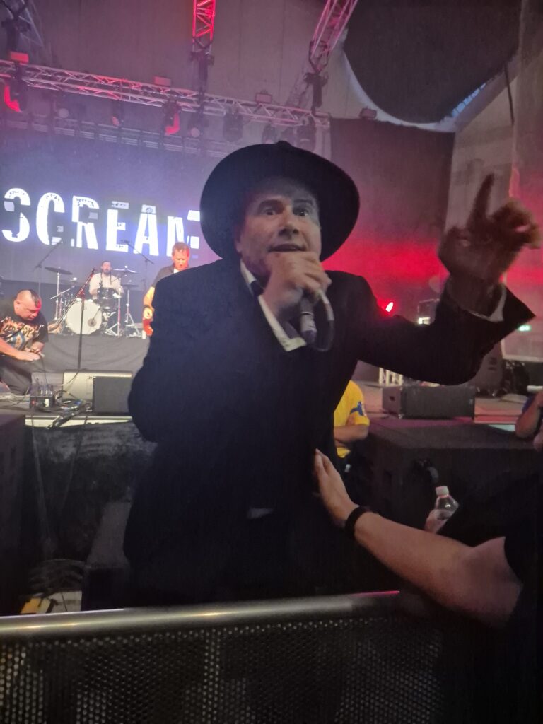 Scream live
